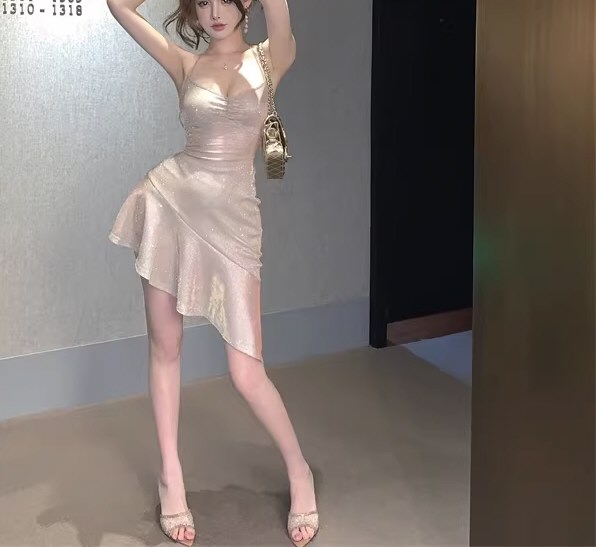 妩媚美女性感连衣裙套图