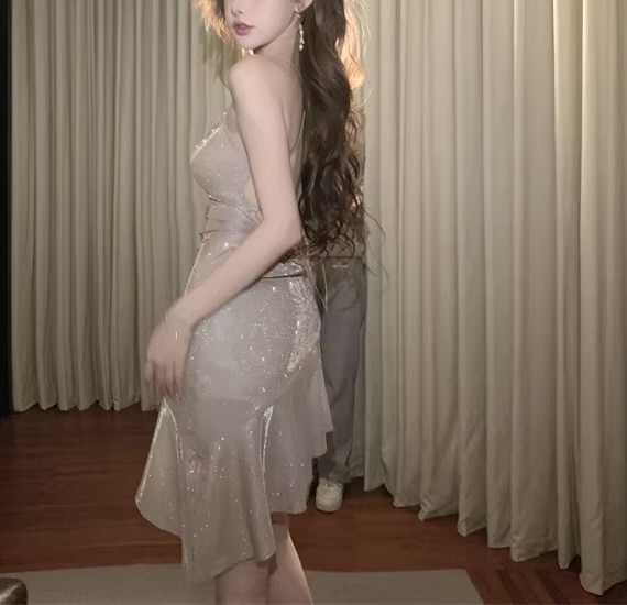 妩媚美女性感连衣裙套图