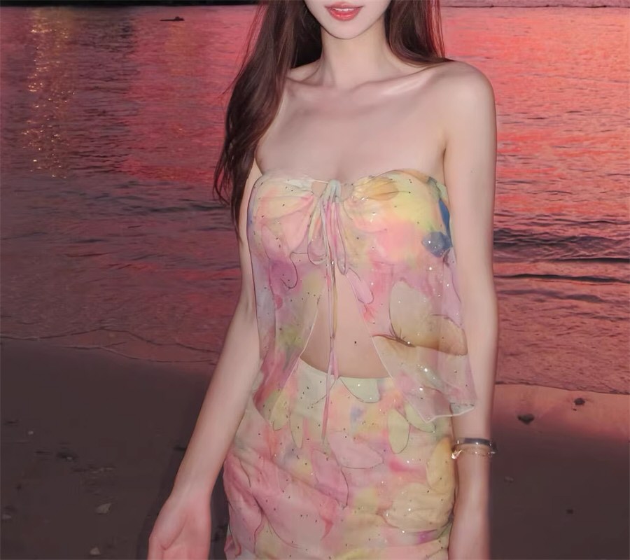 丰腴美女性感连衣裙写真