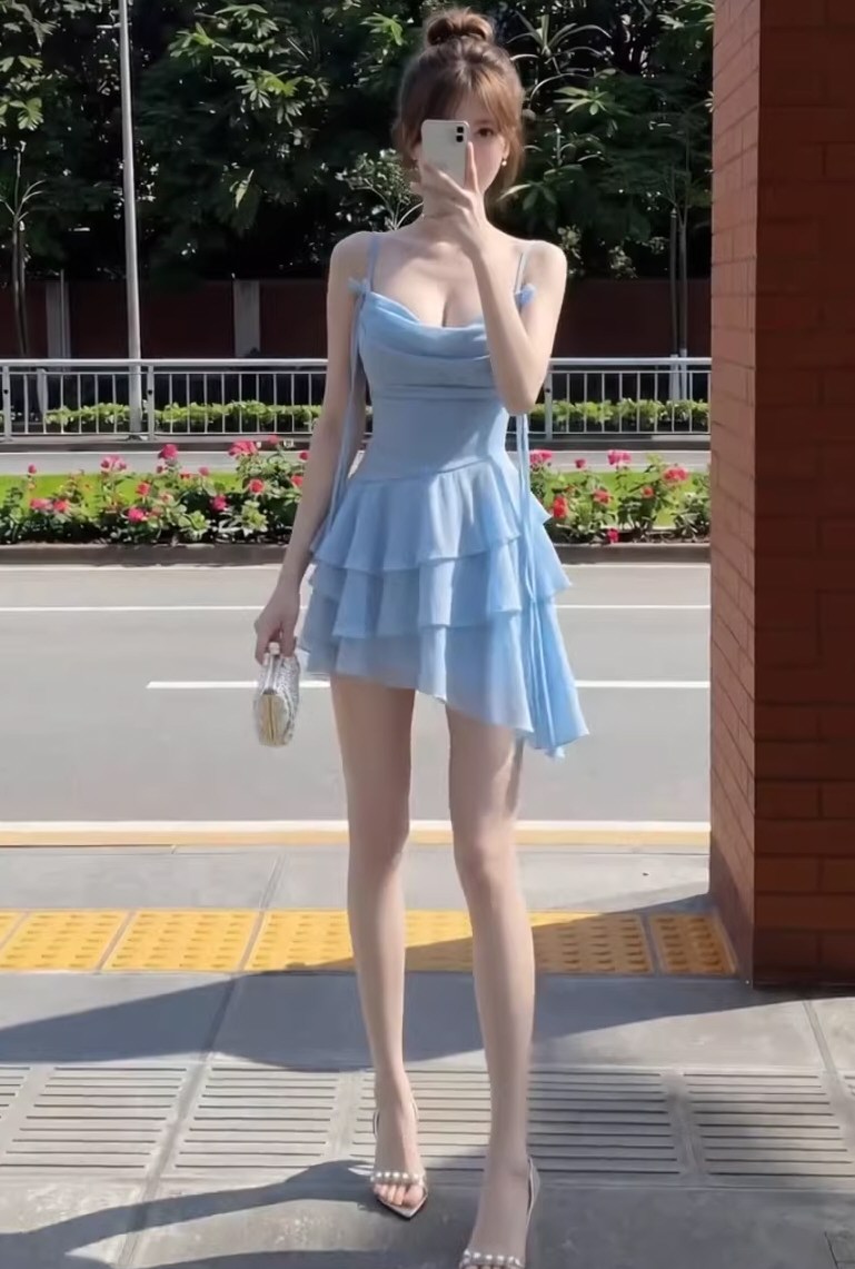 丰腴美女性感连衣裙写真