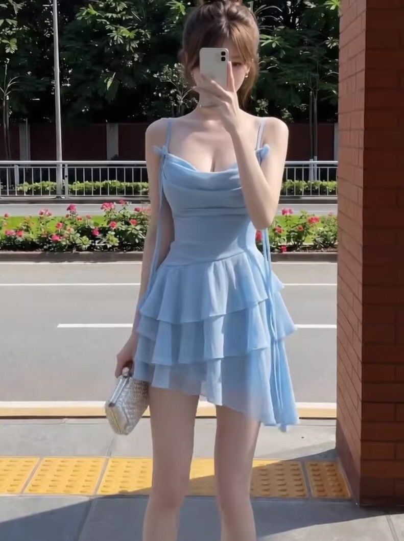 丰腴美女性感连衣裙写真