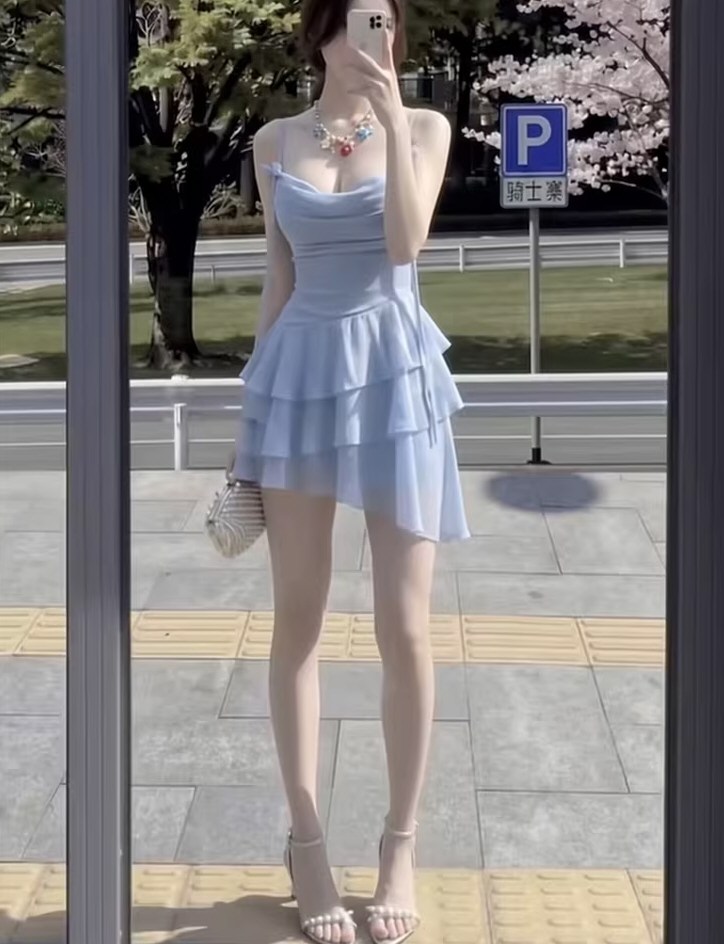 丰腴美女性感连衣裙写真