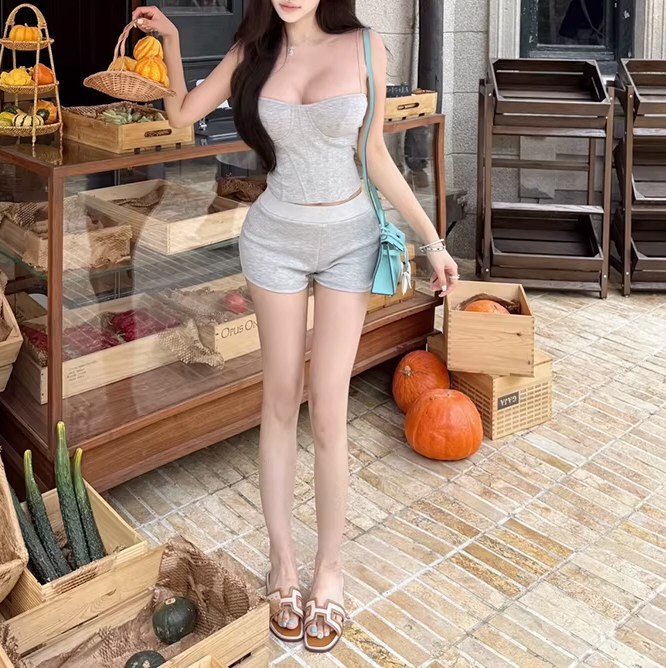 丰满软妹性感套装图片合集