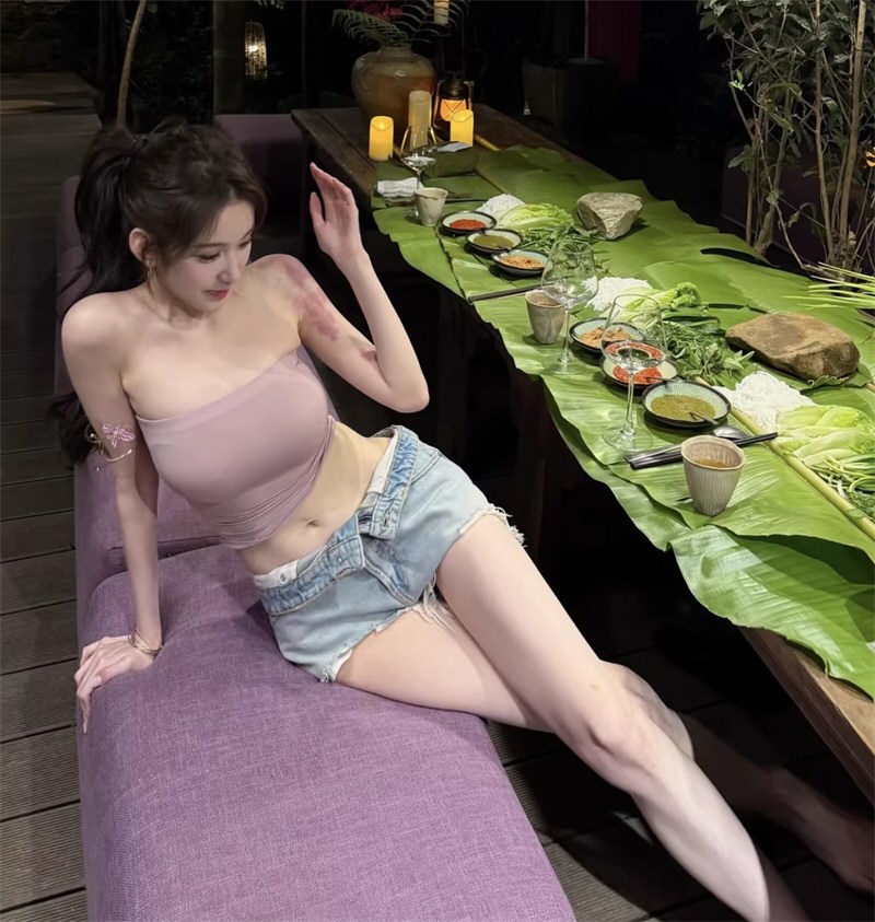 美貌尤物性感连衣裙写真