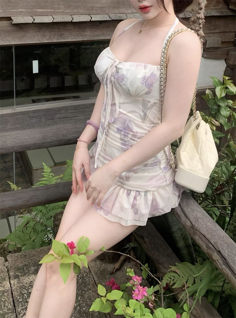 妩媚少女性感连衣裙照片