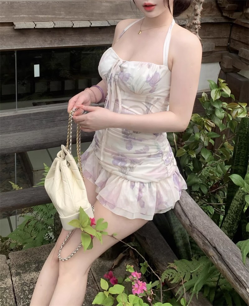 妩媚少女性感连衣裙照片