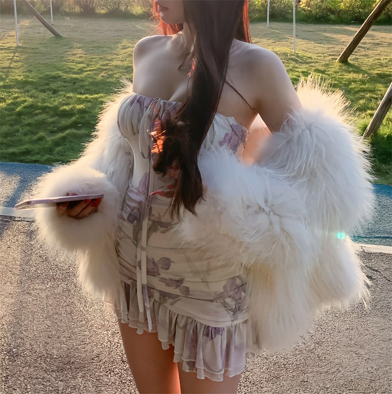 妩媚少女性感连衣裙照片