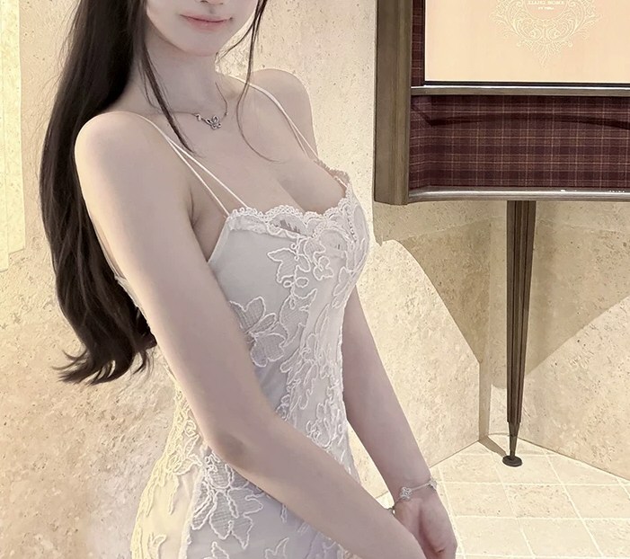 白嫩模特性感连衣裙套图福利