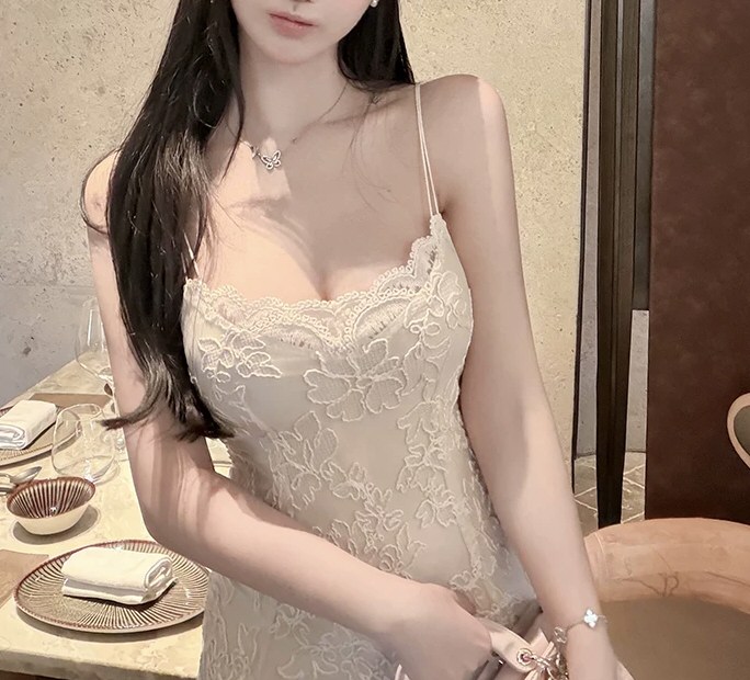 白嫩模特性感连衣裙套图福利