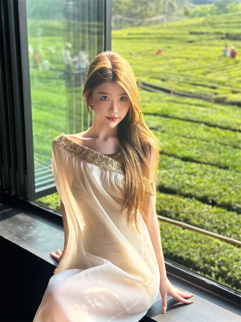 丰腴御姐性感连衣裙私拍套图