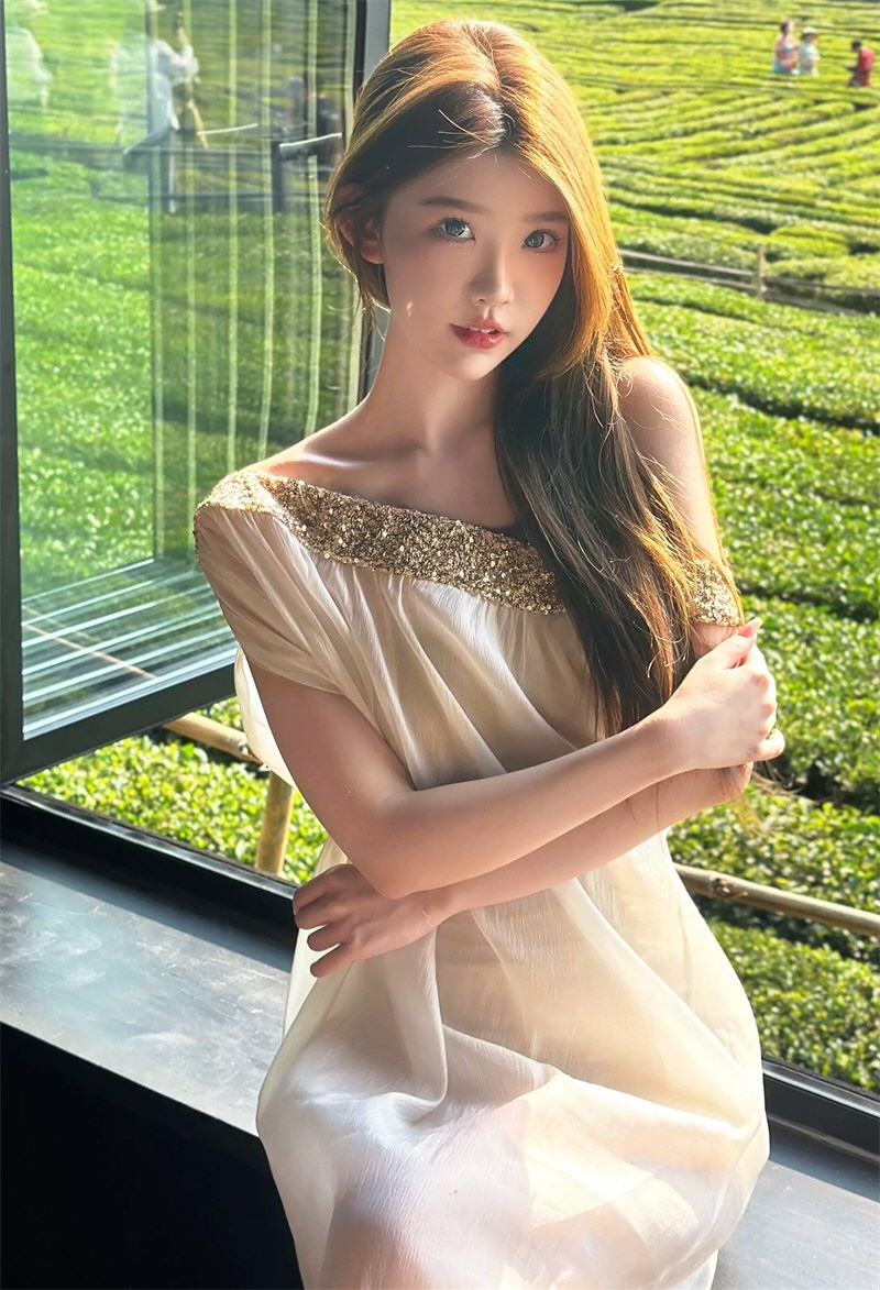 丰腴御姐性感连衣裙私拍套图