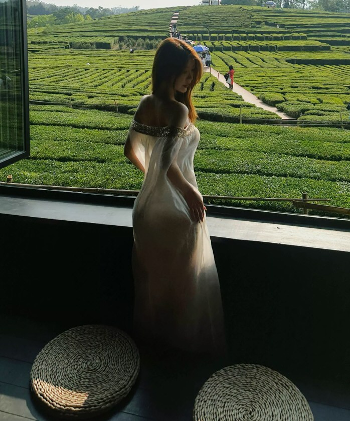 丰腴御姐性感连衣裙私拍套图