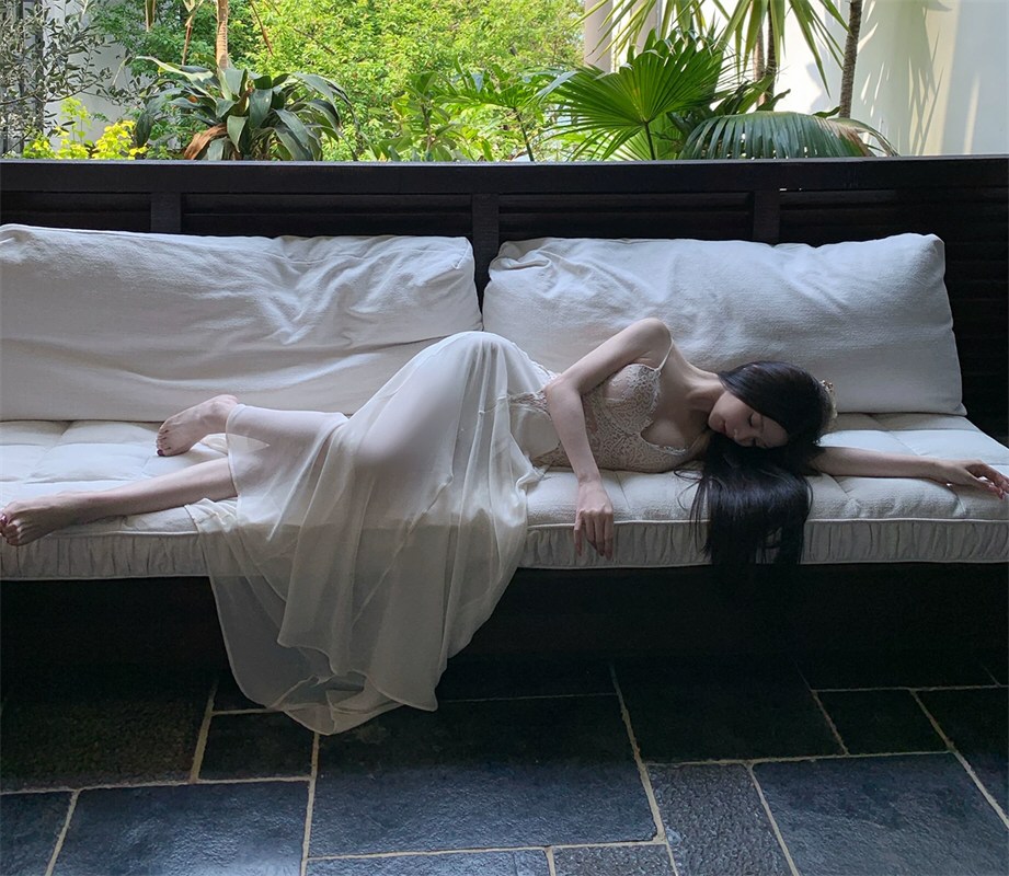 妩媚模特性感连衣裙图集