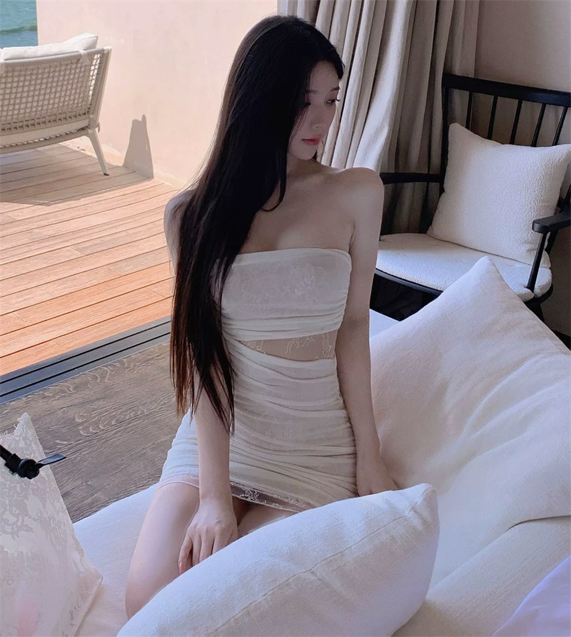 妖艳少女性感连衣裙照片套图