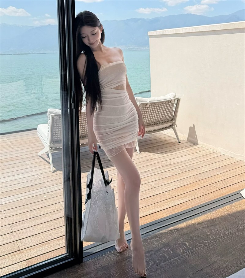 妖艳少女性感连衣裙照片套图