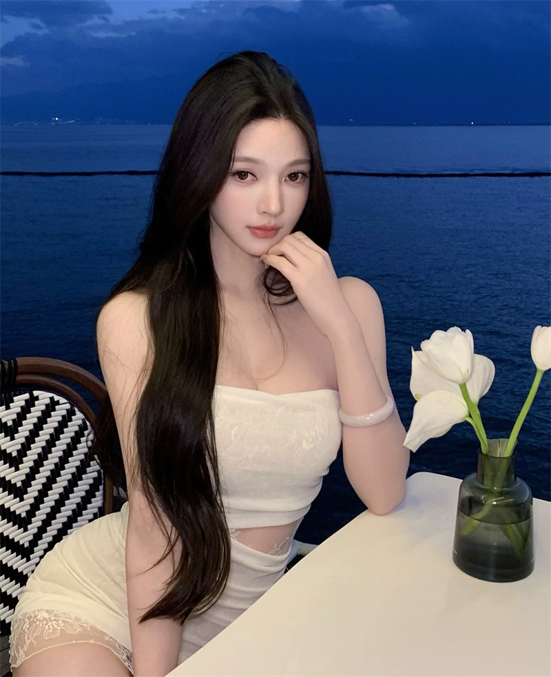 妖艳少女性感连衣裙照片套图