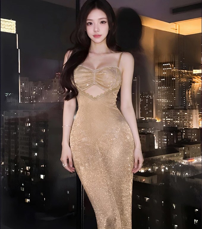白嫩美女性感连衣裙照片