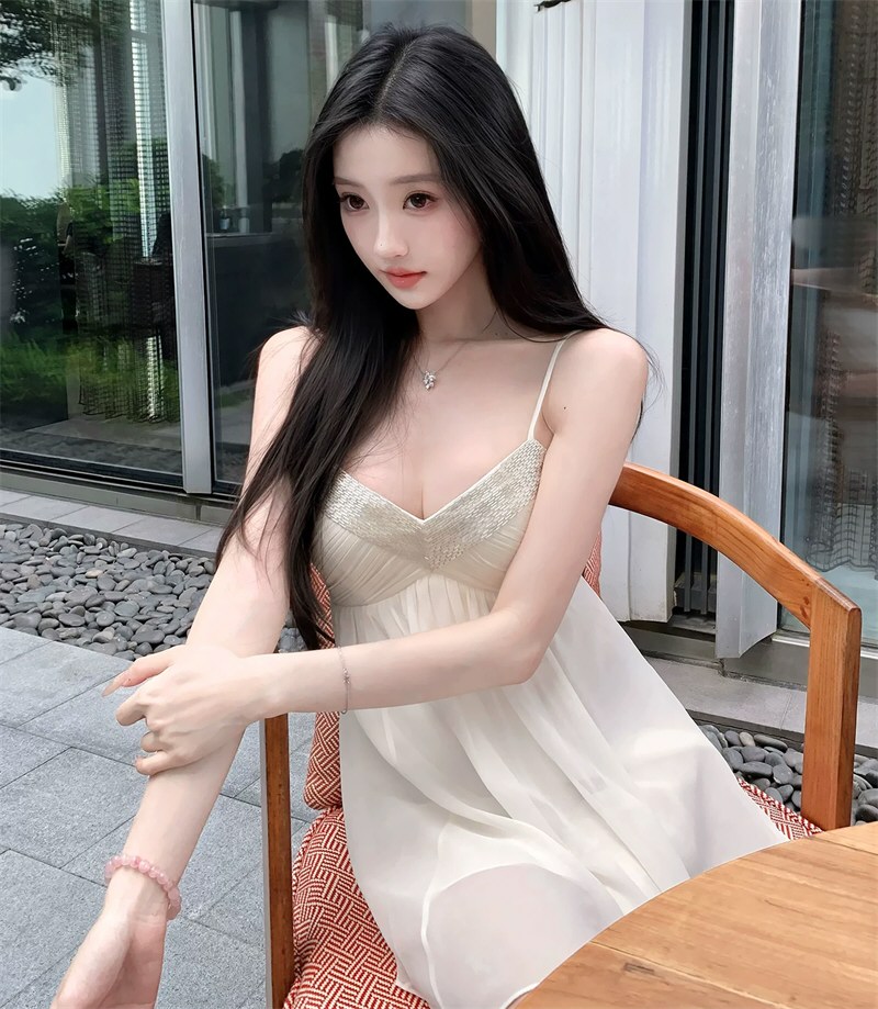 丰腴嫩模性感连衣裙图集