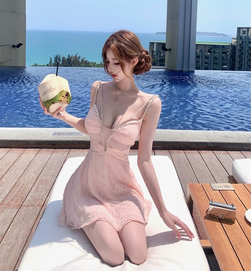 妩媚模特性感连衣裙照片