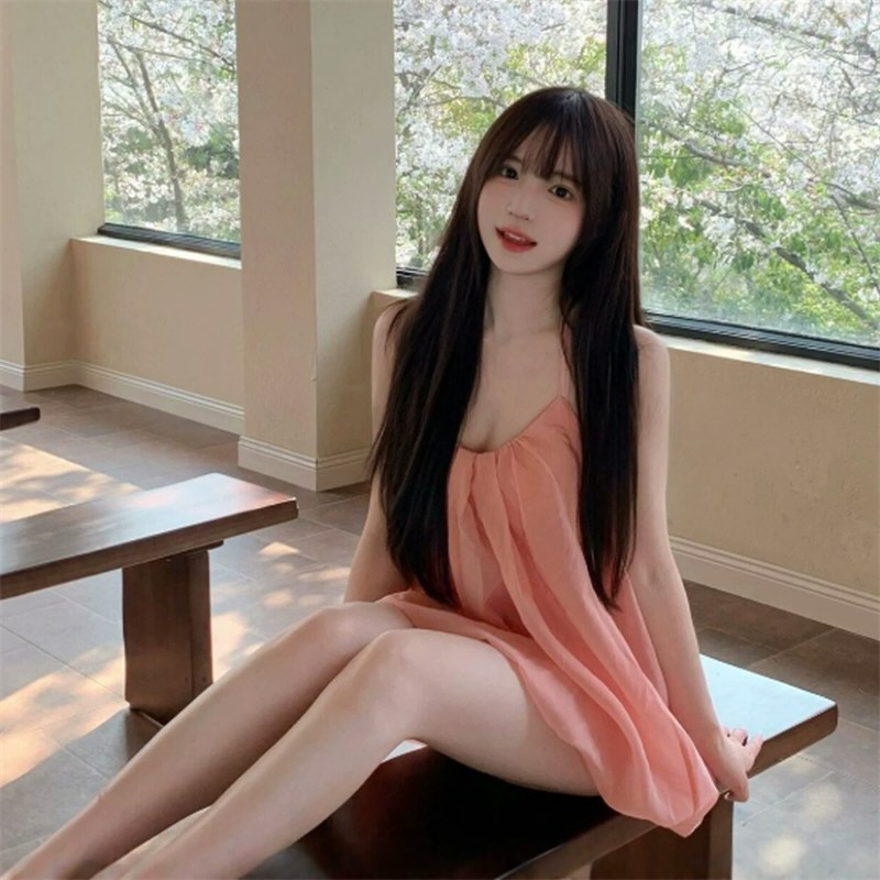 白嫩美女性感连衣裙图集