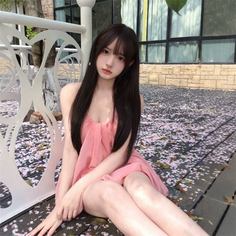 白嫩美女性感连衣裙图集