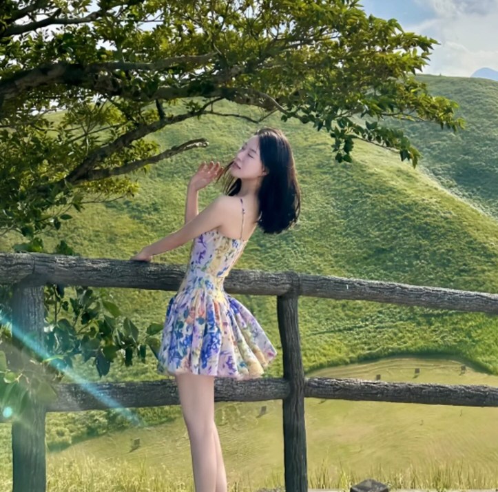 白嫩美女性感连衣裙图集
