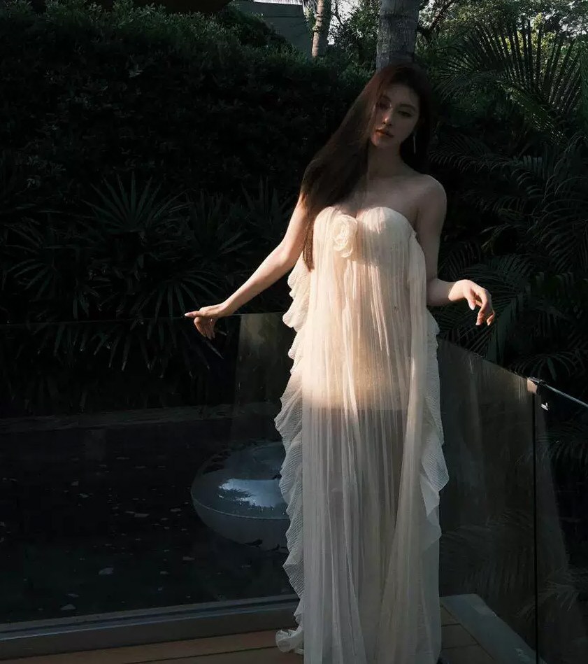 诱人美人性感连衣裙照片精选