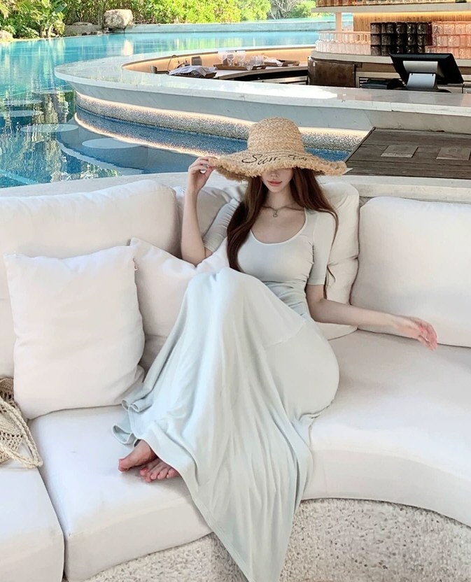 妖艳嫩模性感连衣裙相册精选