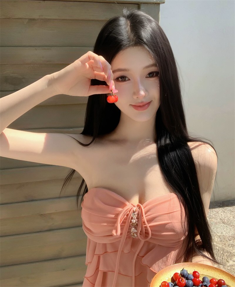 丰满尤物性感连衣裙写真