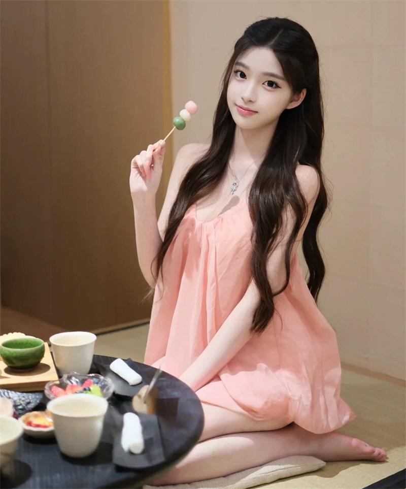 丰腴美女性感连衣裙图片全集