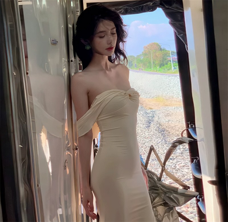 白嫩嫩模性感连衣裙图集