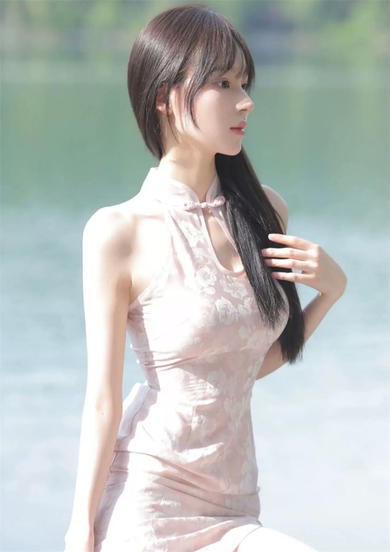 美貌嫩模性感连衣裙私拍