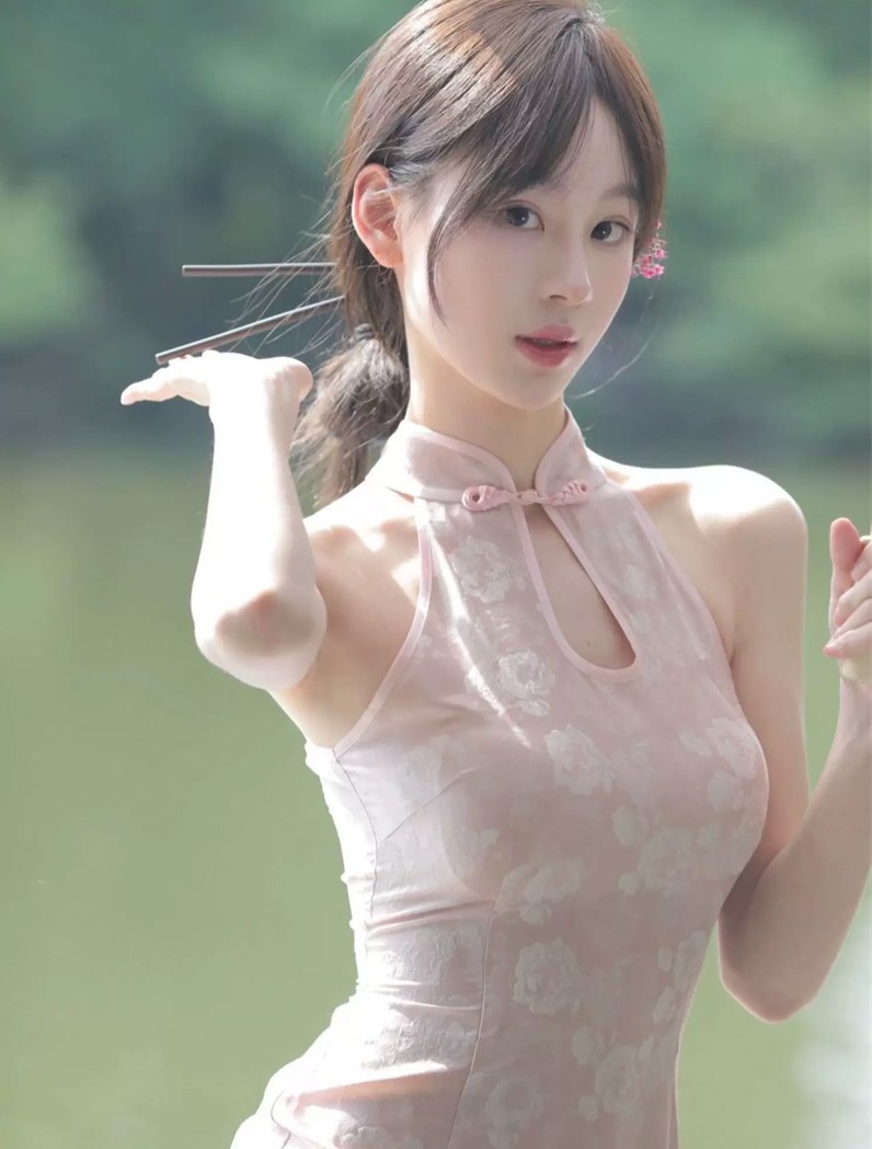 美貌嫩模性感连衣裙私拍