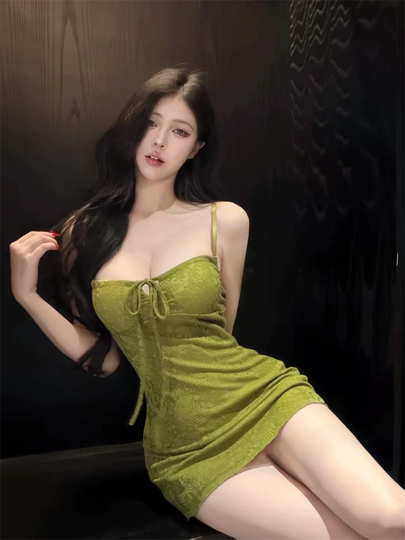 妩媚淘女郎性感连衣裙照片