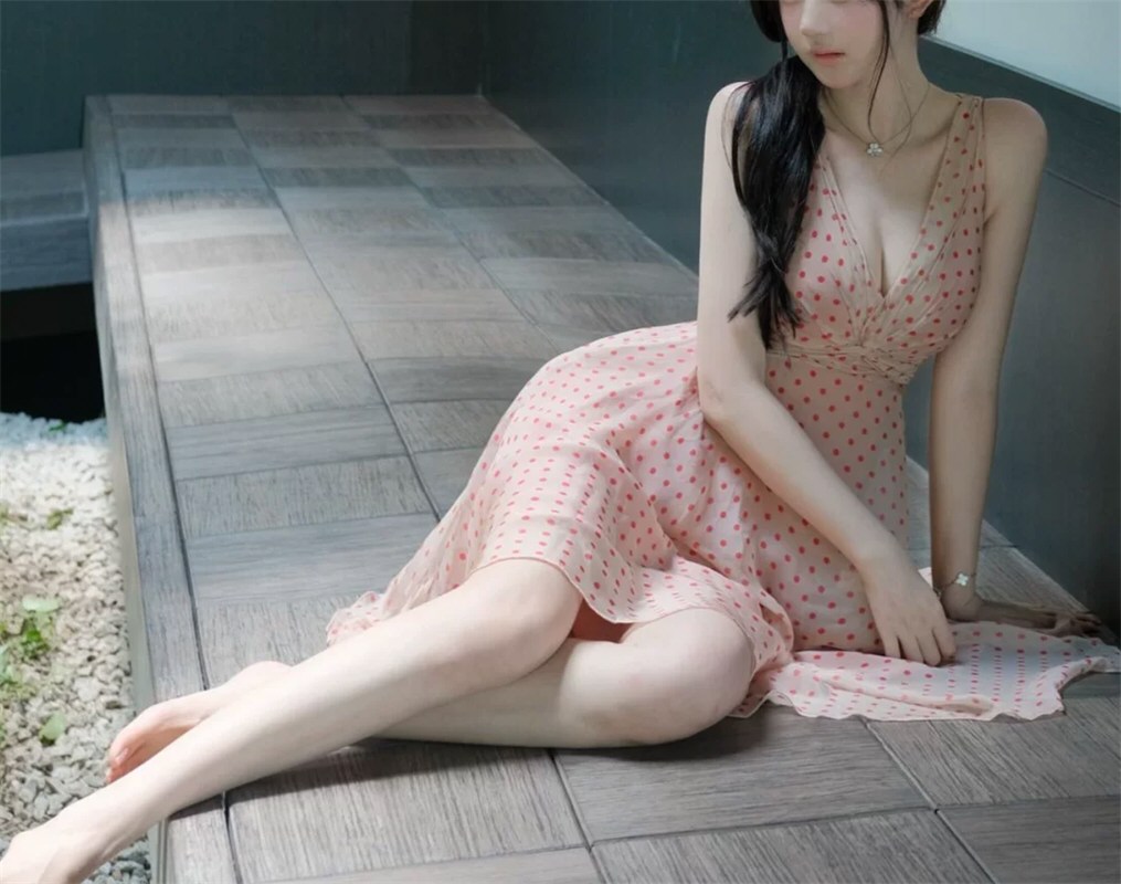 诱人少女性感连衣裙私拍