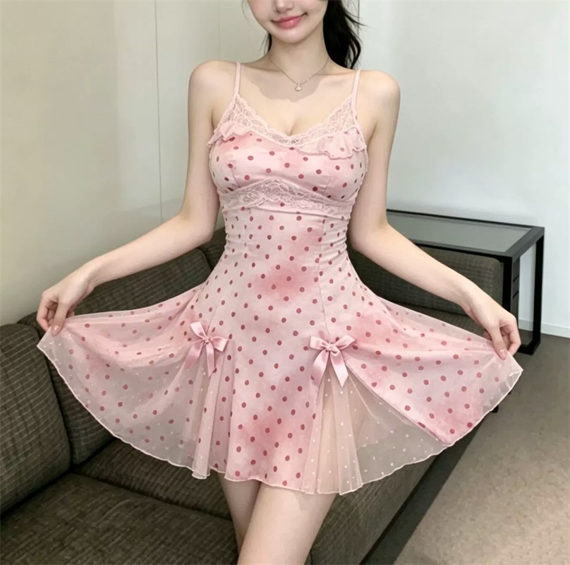 诱人少女性感连衣裙秀