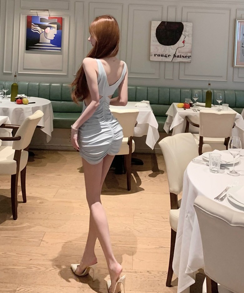 漂亮嫩模性感紧身裙图集