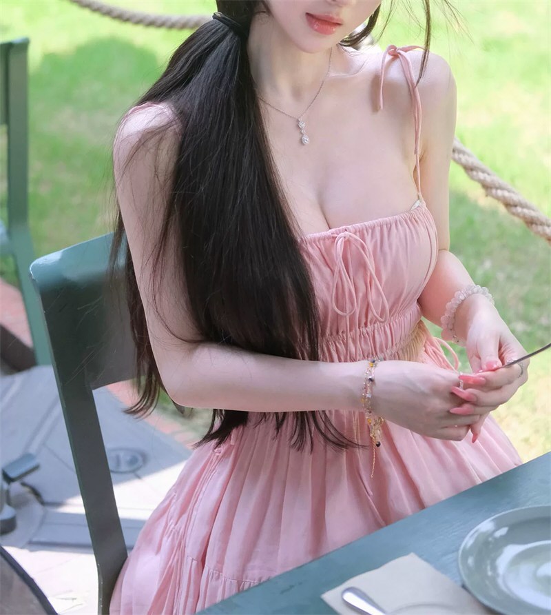 诱人美女性感连衣裙写真