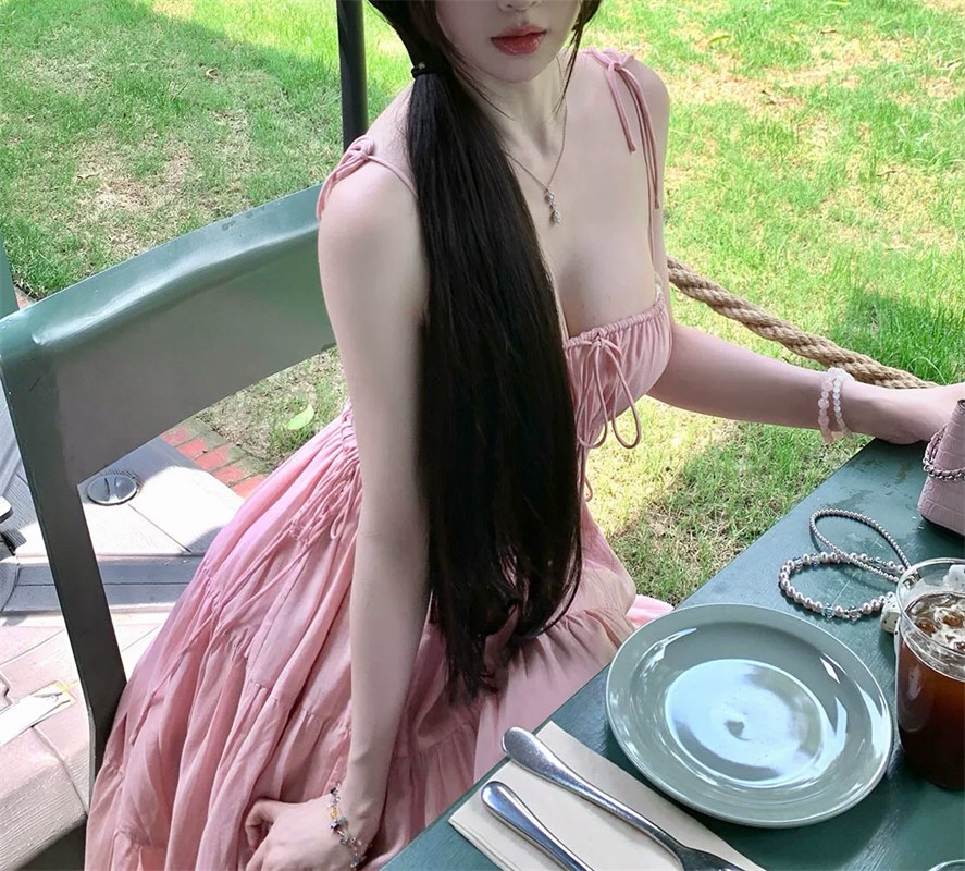 诱人美女性感连衣裙写真
