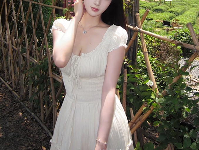白嫩软妹性感连衣裙相册