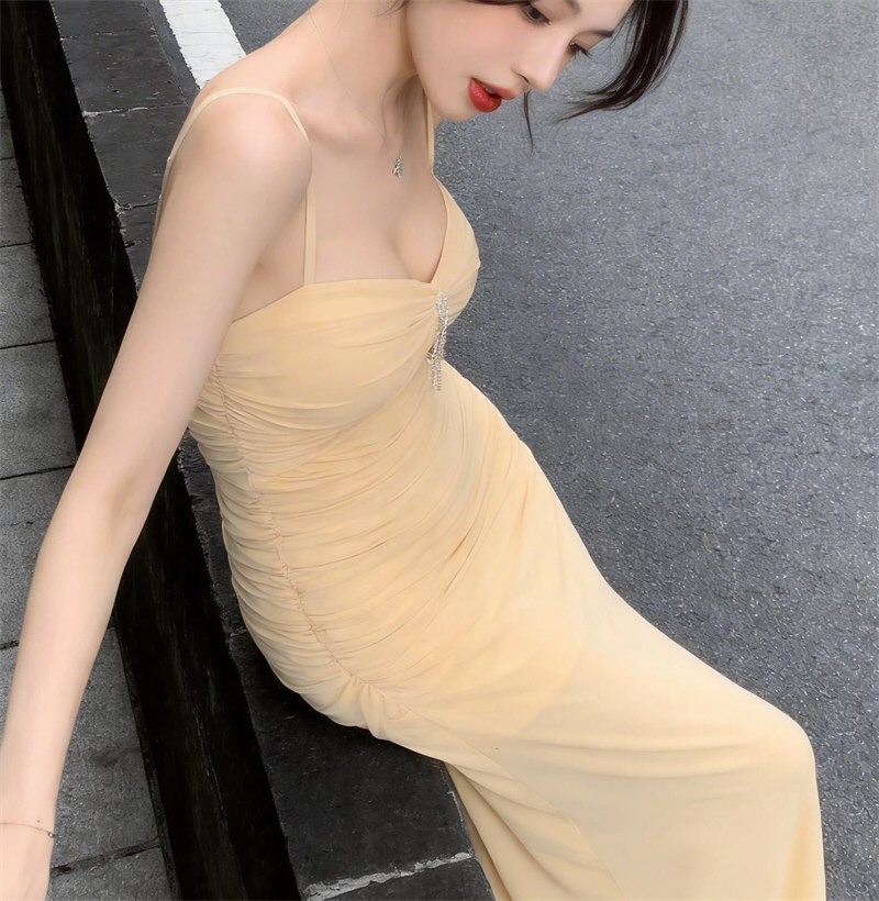 白嫩模特性感连衣裙私拍