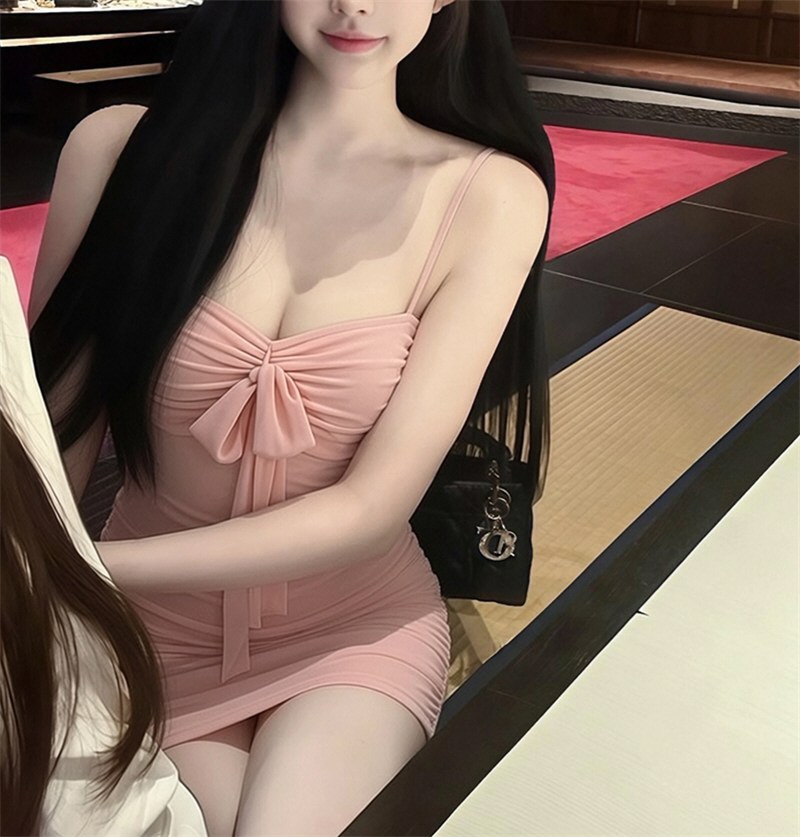 妖艳少女性感连衣裙相册