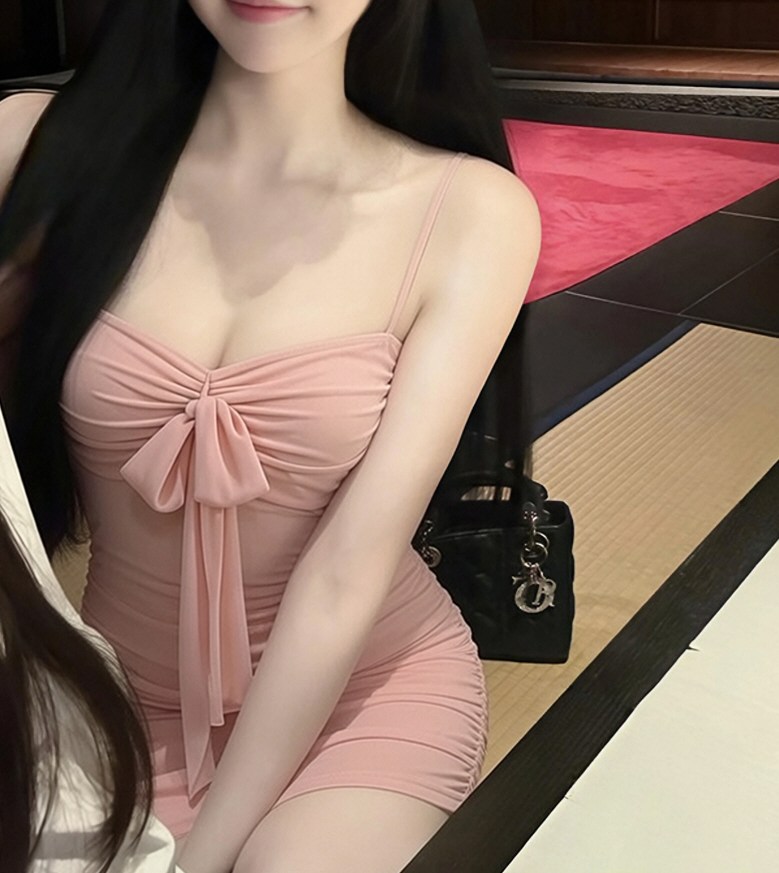 妖艳少女性感连衣裙相册