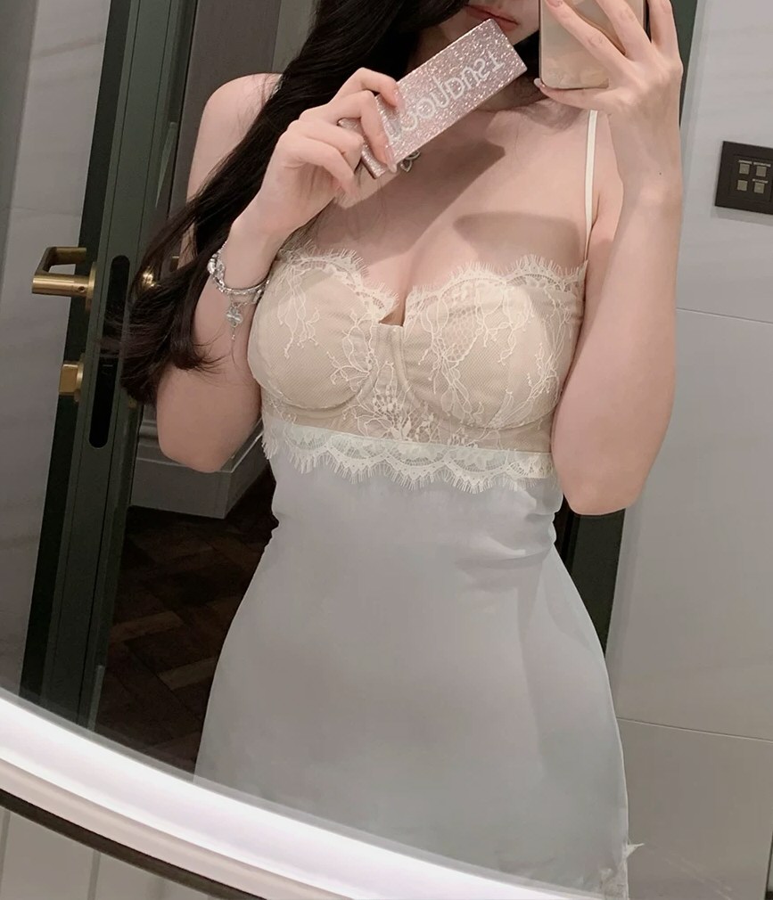 妩媚美女性感连衣裙写真