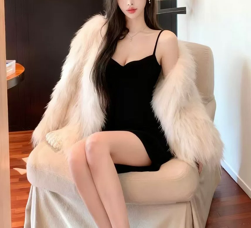 白嫩模特性感连衣裙图片私拍