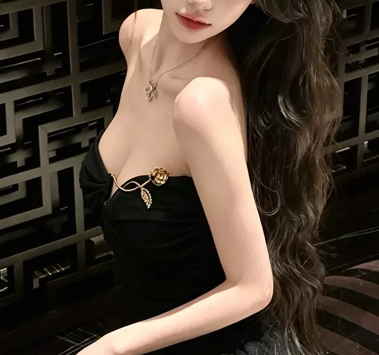 诱人模特性感连衣裙图片专辑