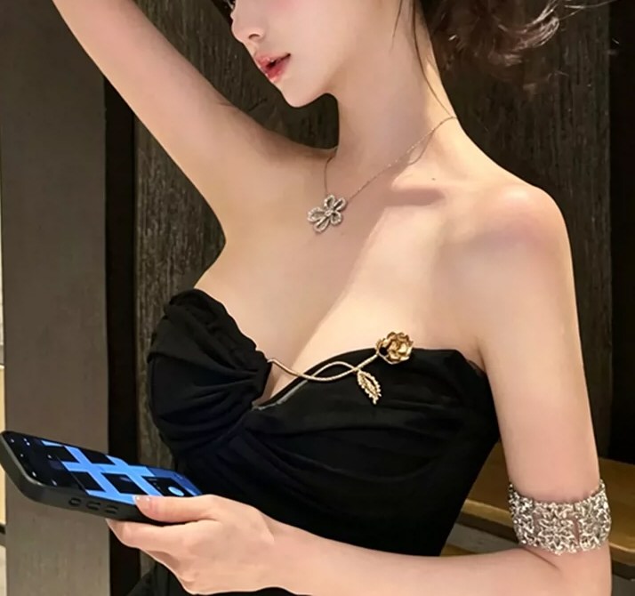 诱人模特性感连衣裙图片专辑