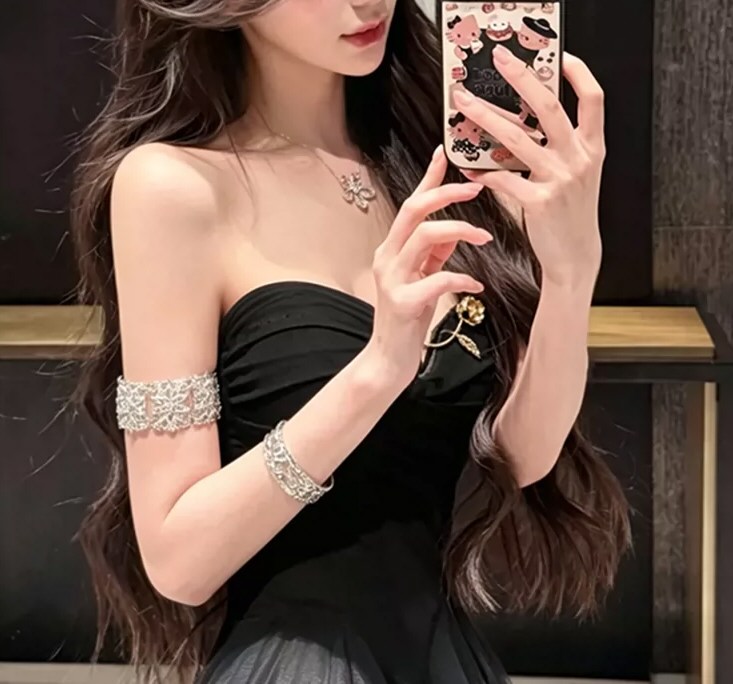 诱人模特性感连衣裙图片专辑