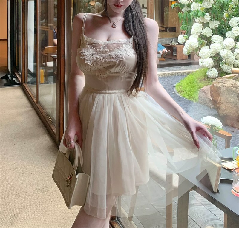 丰腴少女性感连衣裙私拍