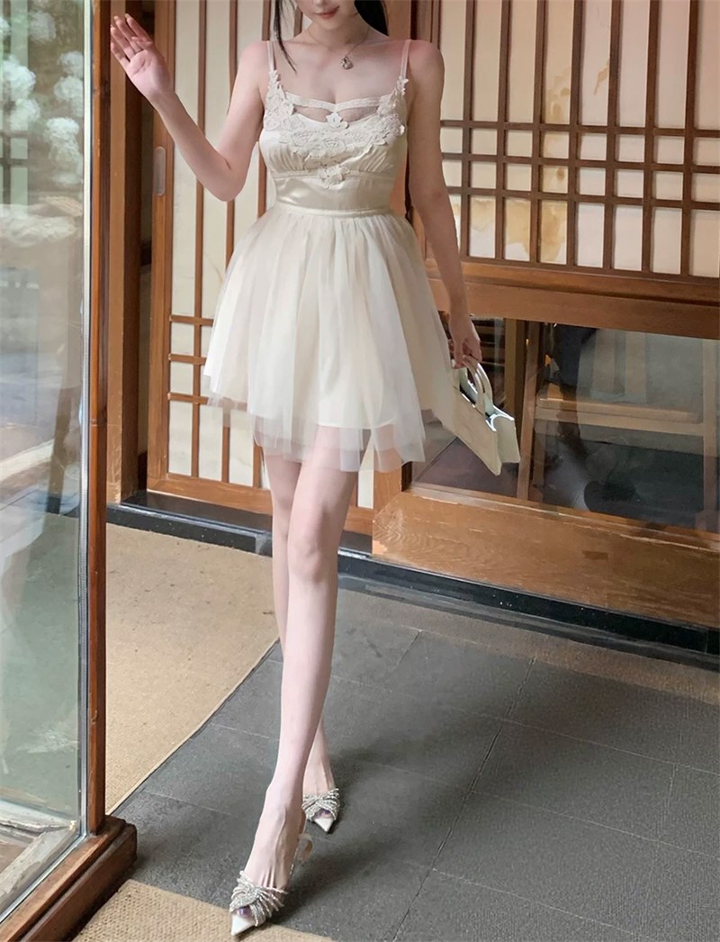 丰腴少女性感连衣裙私拍